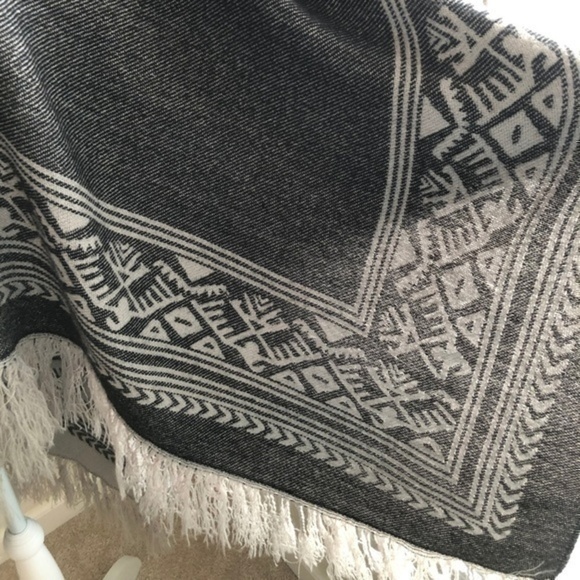 Elan cape/poncho/shawl ONE SIZE - Picture 4 of 9